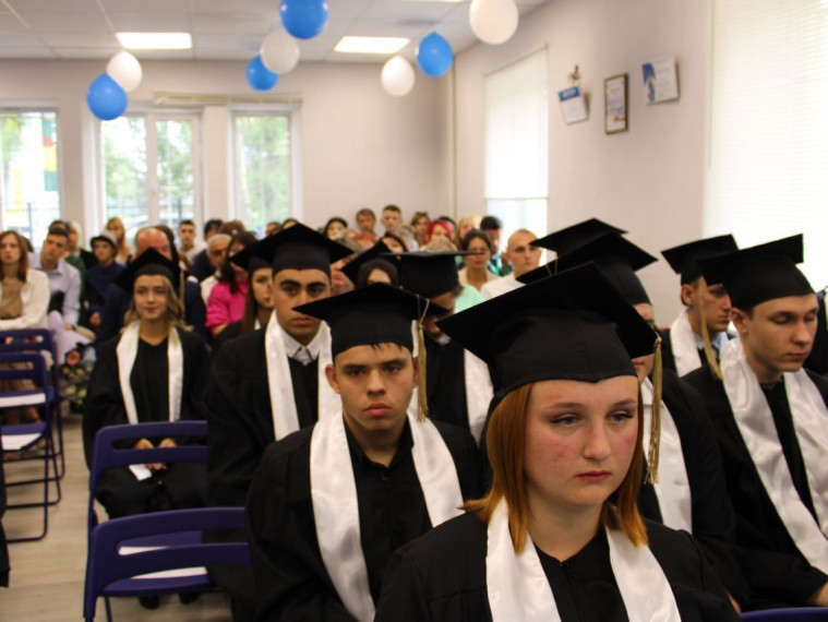 Выпускникам колледжа МФЮА вручили дипломы.