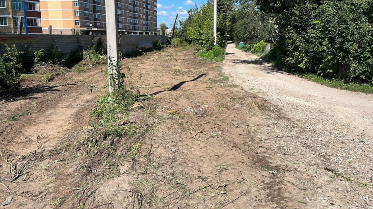 Начался ремонт части дороги по улице Коммунальной.