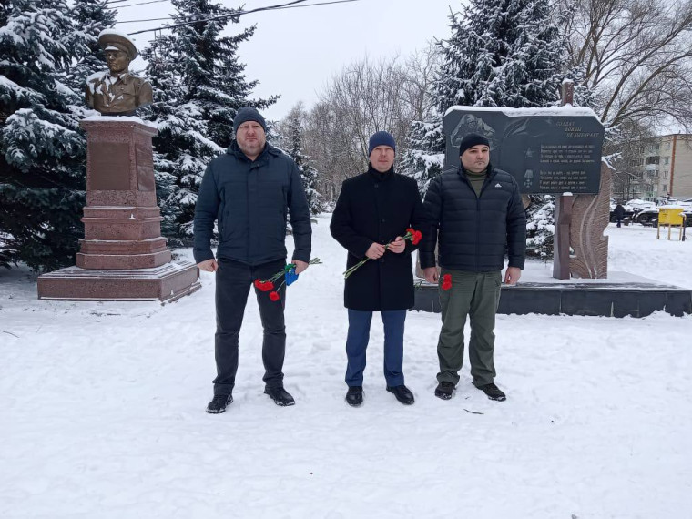 День памяти русских солдат-участников чеченской войны. День памяти русских солдат-участников чеченской войны.